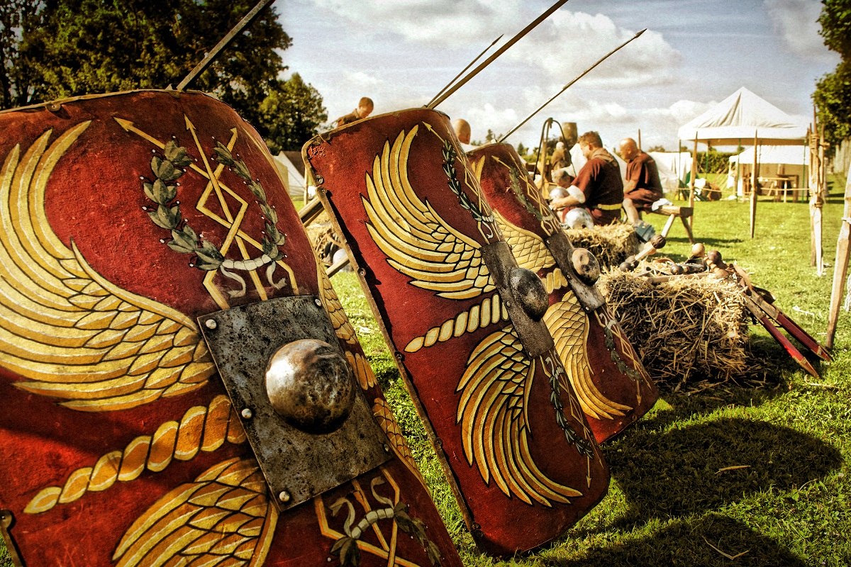 Schilder von römischen Legionären